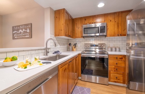 Whistler Cay Estates House | The North Star 1Bdr Townhouse w'Pool&Hot tub