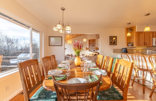 Kachemak House | The North Star House; sweeping ocean & mountain views, close to town and harbor