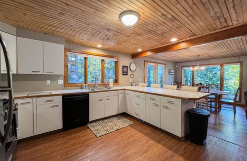 Birch Hill House | The North Woods Escape | 5BDRM, Hot Tub, Game Room