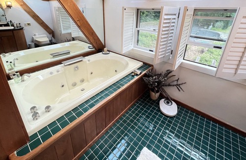Wardsboro House | “The Northern Quarters” with Huge Pool & Hot Tub