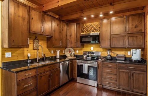 McArthur House | The Norwegian Wood - Near Hocking Hills!