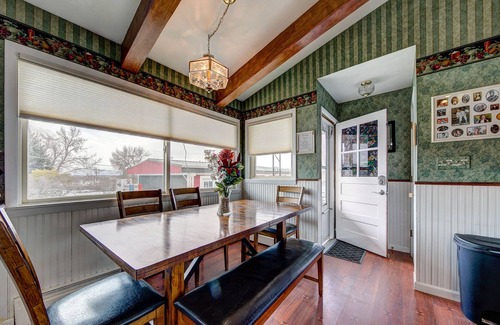 Loveland House | The Nostalgia Suite at The Oasis on Eisenhower