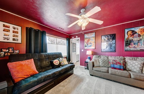 Loveland House | The Nostalgia Suite at The Oasis on Eisenhower