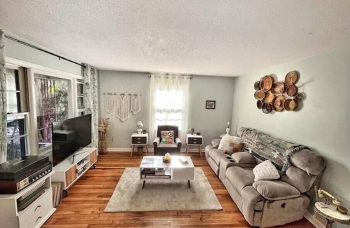 North Charleston House | The Nostalgia Cottage