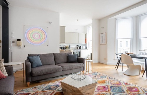 Colville Apartment | The Notting Hill Nook - Bright & Quiet 2BDR Apartment