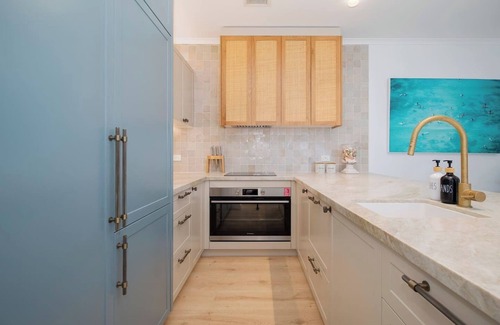 Newcastle Apartment | The Novocastrian Classic Charm by Newcastle Beach
