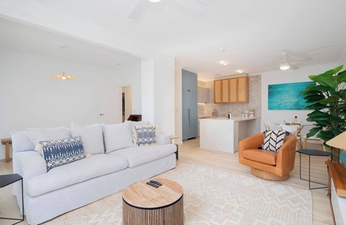 Newcastle Apartment | The Novocastrian Classic Charm by Newcastle Beach