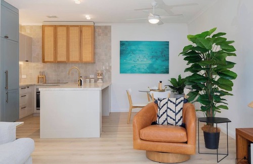 Newcastle Apartment | The Novocastrian Classic Charm by Newcastle Beach