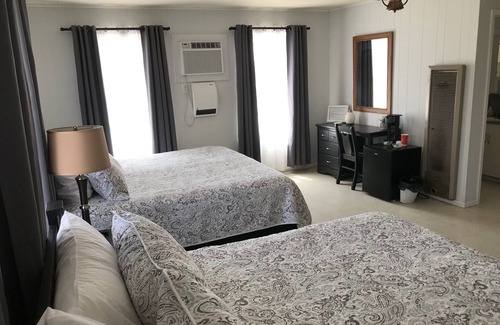 Barksdale Cabin | The Nueces River Retreat - Room #4
