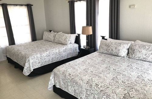 Barksdale Cabin | The Nueces River Retreat - Room #4