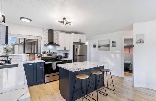 Port Angeles House | The NW Olympic Retreat just minutes away from Olympic National Park PET FRIENDLY