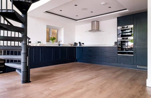 Durley House | The Oak Barn conversion with Hot Tub