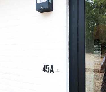 Wavre House | The Oak