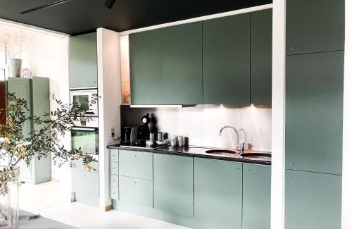 Wavre House | The Oak