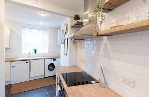 Deepcar House | The Oak Cottage: Charming house