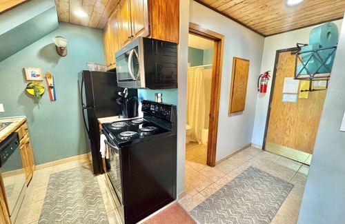 Lutsen House | The Oak Cottage Ski in out Pool Hot Tub Views of Lutsen Mtn