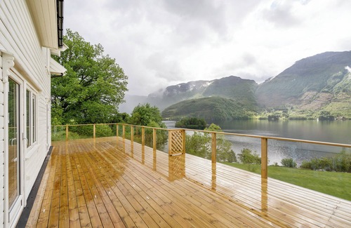 Etne House | The Oak Courtyard - Charming 3-bedroom estate in Etne, Vestland