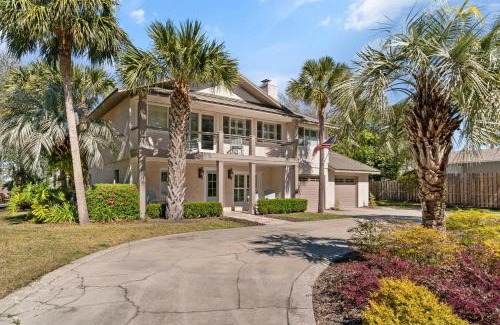 East Beach House | The Oak on the River - 2311 Ocean Rd