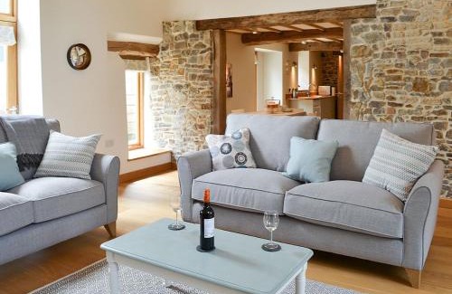 Worlington House | The Oak Stall - Uk11023