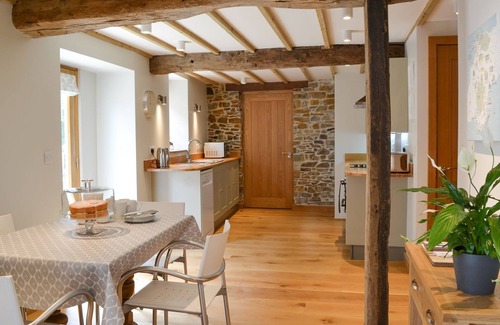 Worlington Cottage | The Oak Stall - UK11023
