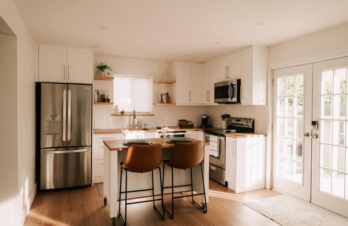 Upper Ten Oaks House | The Oak Suite! Moments Away From Ledgeview Golf Club, Local Wineries And Shops!