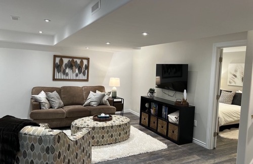 Alliston House | The Oake Room - Modern Convenience