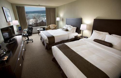 Fallsview Hotel | The Oakes Hotel Overlooking the Falls