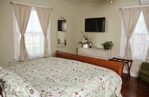 Sulphur Springs Bed & Breakfast | The Oaks Bed and Breakfast