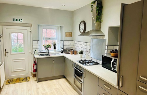 Penrith House | THE OAKS COTTAGE, pet friendly, character holiday cottage in Penrith