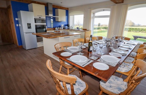 Loppington Cottage | THE OAKS, family friendly, luxury holiday cottage in Cockshutt