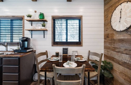 Waco Apartment | “The Oaks” Helm™ model Container Home 12 min to Magnolia Market