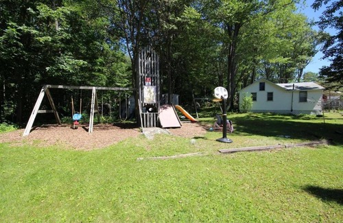 Central Frontenac House | The Oaks Lake House