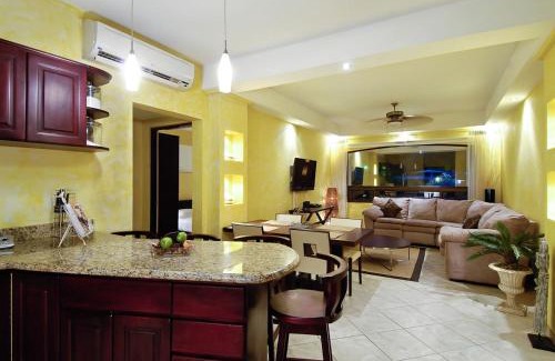 Tamarindo Apartment | The Oaks Tamarindo Pool Front Condominiums fast wifi