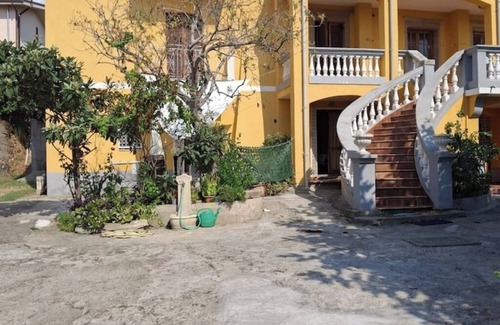 Paola Apartment | The Oaks. two-room apartment for 4.