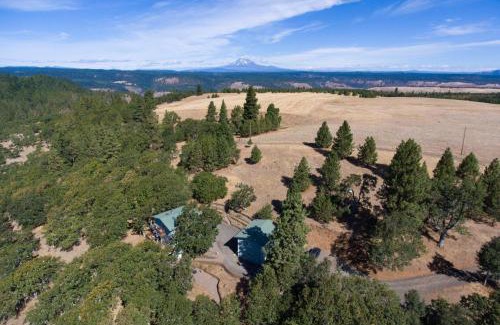 Lyle House | The Oaks