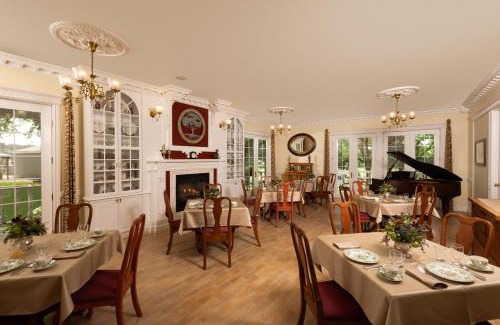 Spirit Lake Bed & Breakfast | The Oakwood Inn