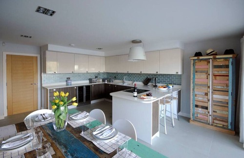 Henley House | The Oars - Riverfront Property