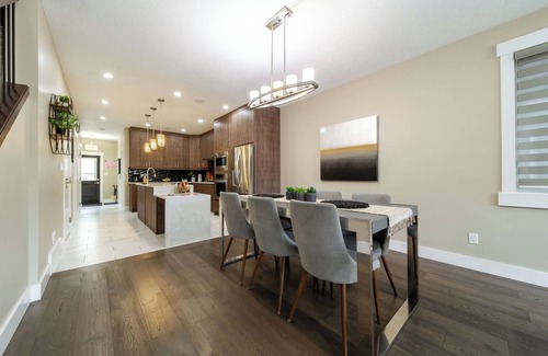 Jasper Place House | The Oasis; Near WEM/DT| Dedicated office | Long stay