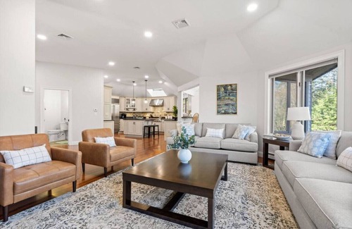 Gilford Apartment | `The Oasis` Pool/Hot tub/Game-Room/Ski/Sleeps 18