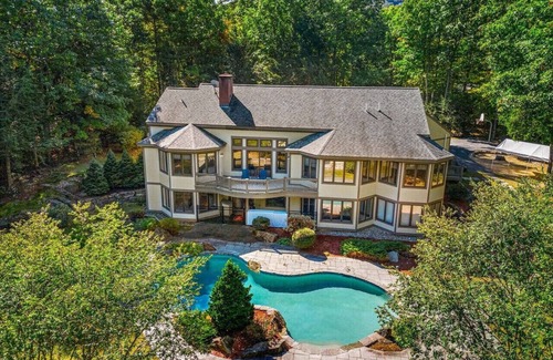 Gilford Apartment | `The Oasis` Pool/Hot tub/Game-Room/Ski/Sleeps 18