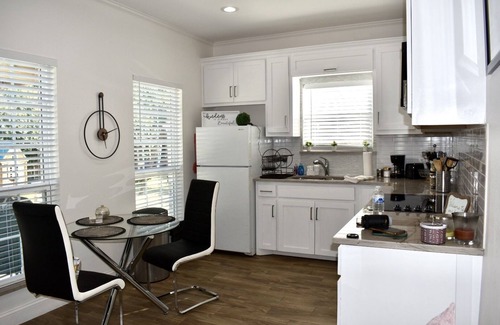 Denton House | The Oasis Private Guest House 1BR 1BA