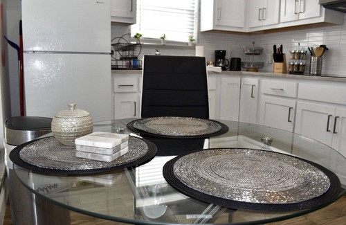 Denton House | The Oasis Private Guest House 1BR 1BA