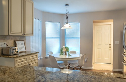 Girvin House | The Oasis Retreat Jax w/HEATED Pool, Tikibar/Lounge area ⛱