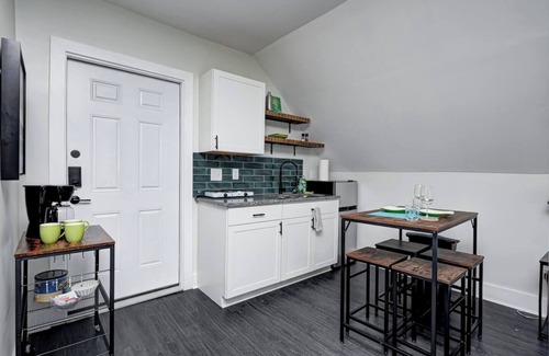 Fountain Square Apartment | The Oasis Studio is a cozy, pet-friendly vacation rental in Fountain Square, Indianapolis. Enjoy vibrant décor, modern amenities, and walkable access to live music, dining, and art. Perfect for couples or solo travelers seeking a stylish urban escape