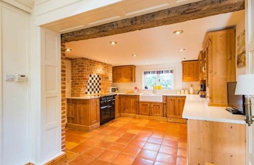 Newenden House | The Oast by Bloom Stays