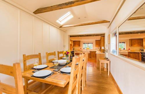 Newenden House | The Oast by Bloom Stays