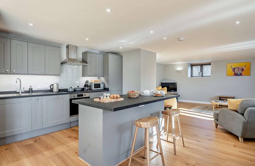 Hawkedon House | The Oat Barn - Three Bedroom House, Sleeps 6