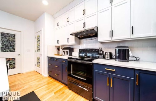 Griesbach House | The Obsolete Suite - King Bed - Fireplace - Pet Friendlyn