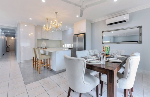 Coconut Grove House | The OC Home: Centrally Located, Home Away Home