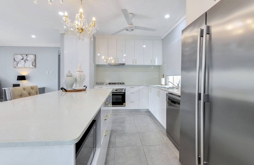 Coconut Grove House | The OC Home: Centrally Located, Home Away Home